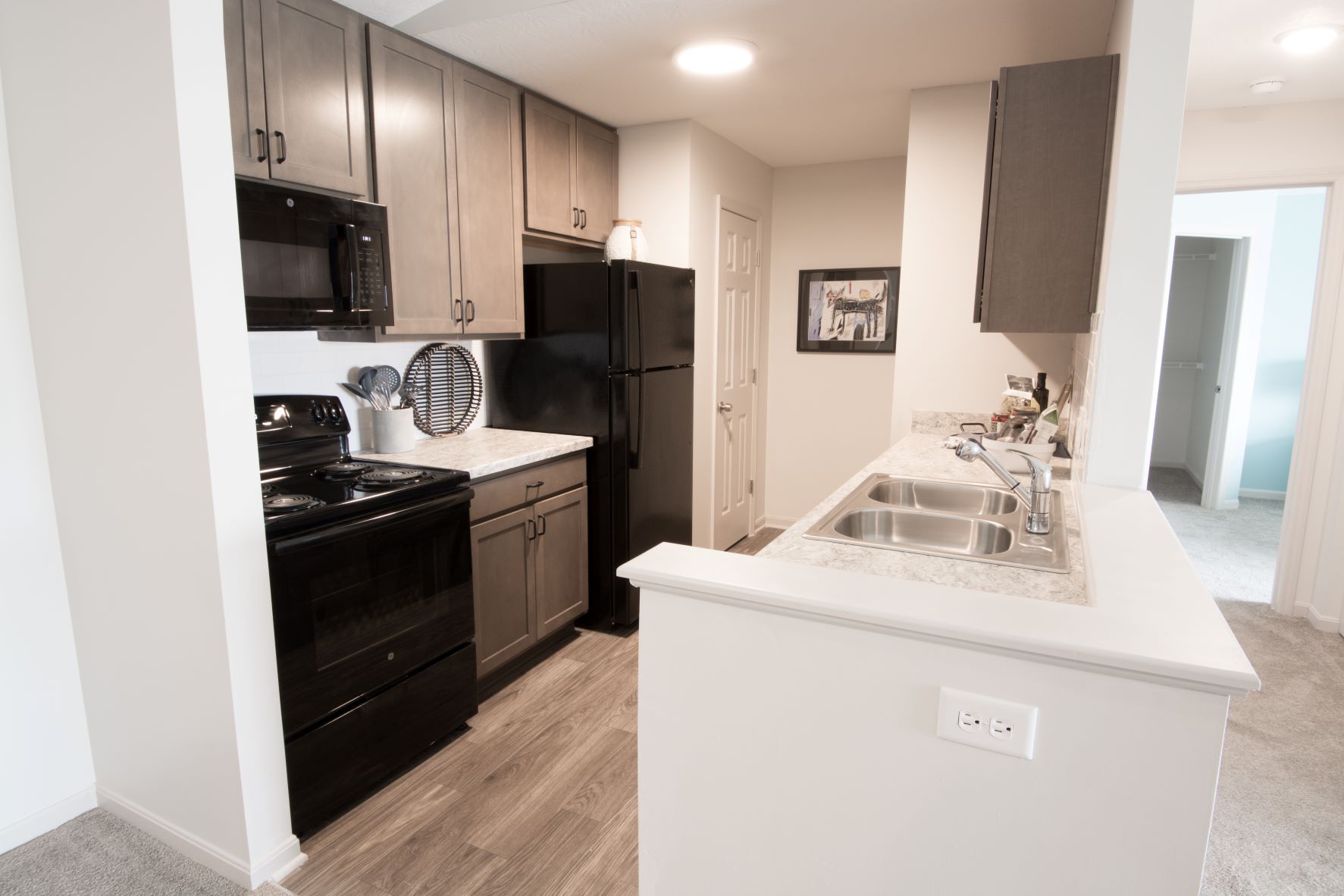 Full Suite of Kitchen Appliances at Stone Bridge Apartments in Mason, Ohio 
