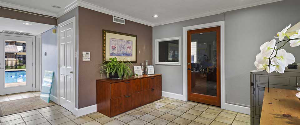 Leasing Office at Summer Glens Apartment Homes