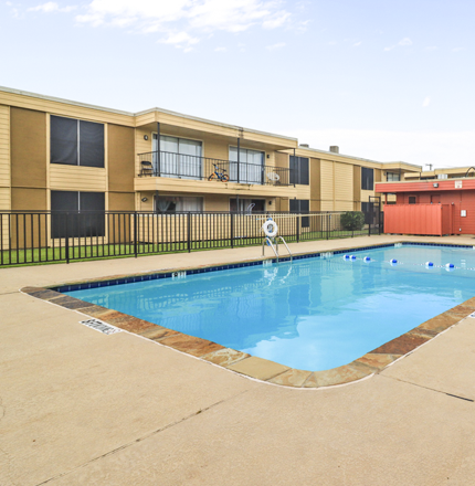 Summer Glens Apartments with Sparkling Swimming Pool