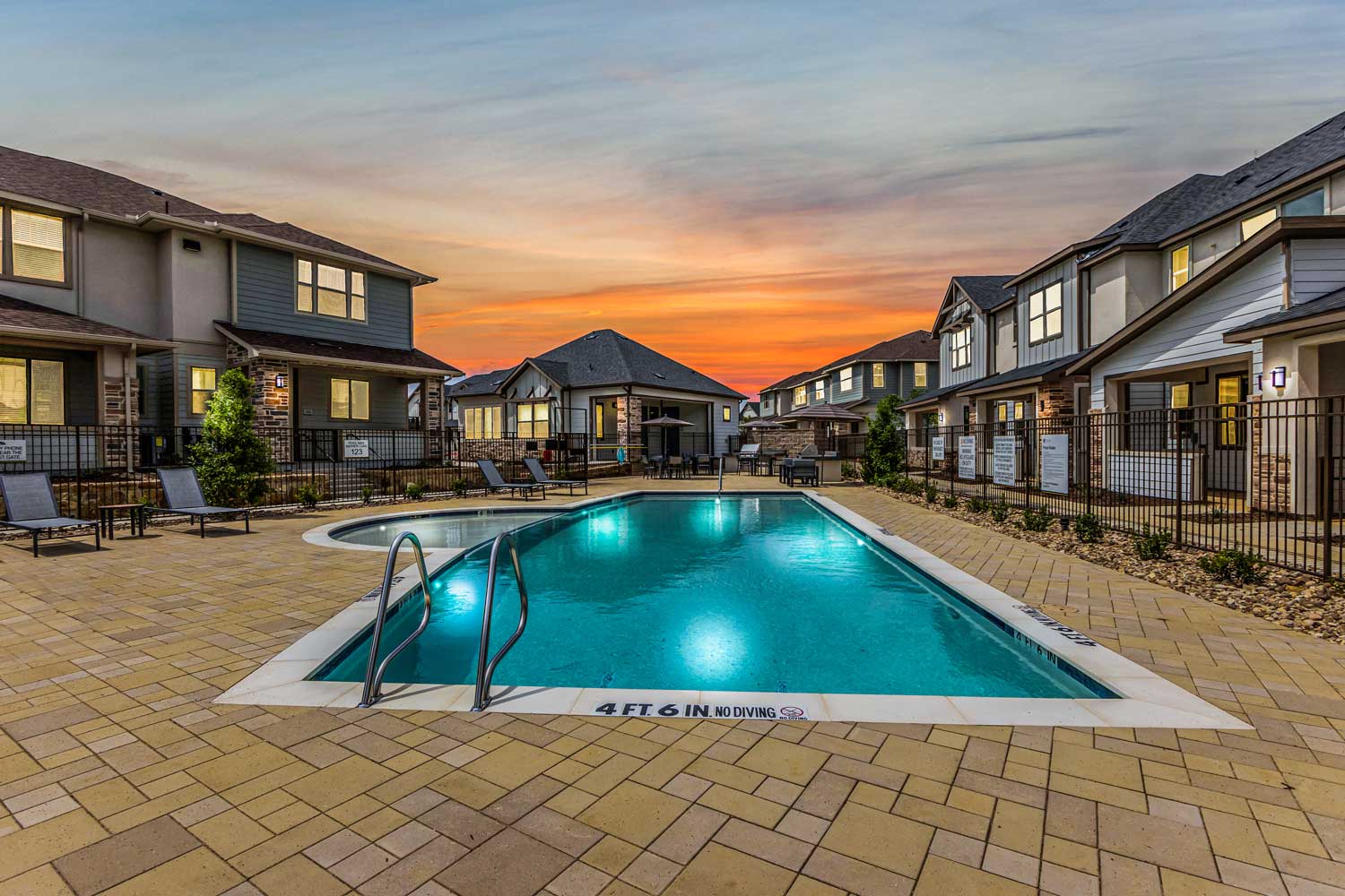 Stunning Pool and Apartments View in Town Arlington