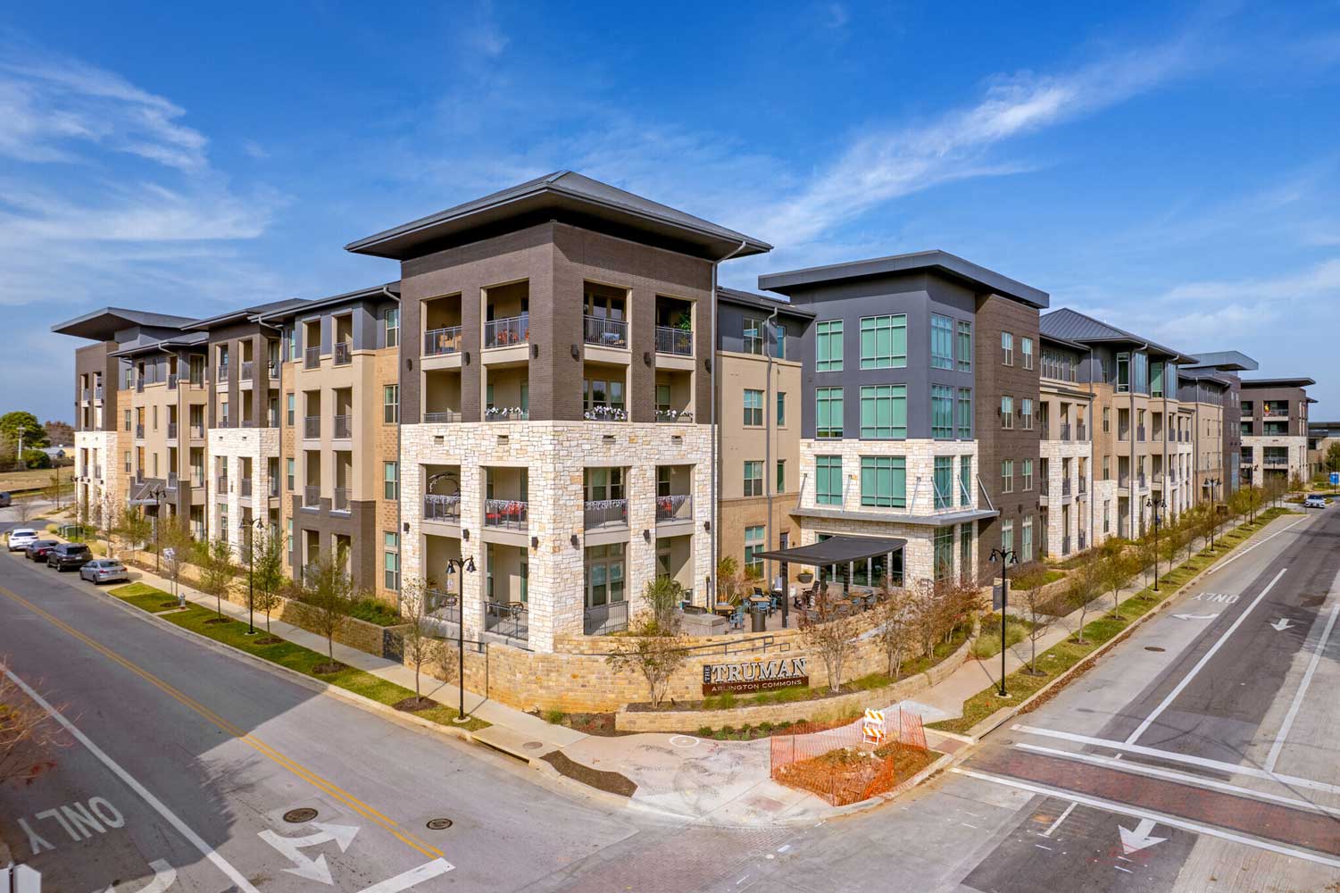 Luxury Apartments in The Truman Arlington Commons
