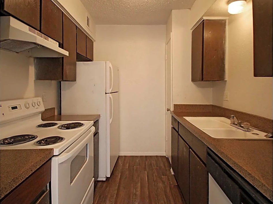Well-Equipped Kitchen at Utopia Place Apartments in San Antonio, TX