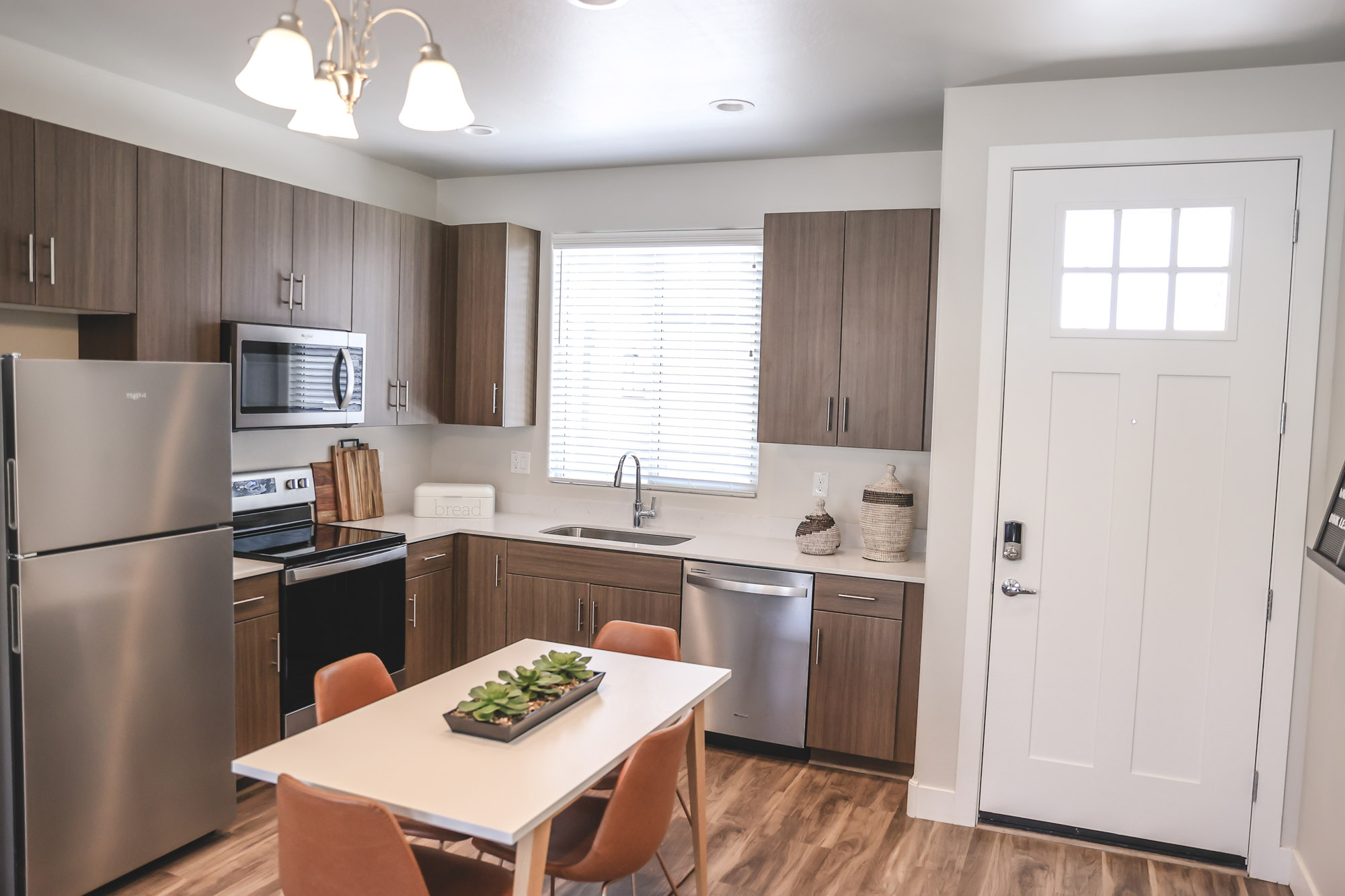 In-Kitchen Dining at Village at Pioneer Park Apartments in Peoria, AZ