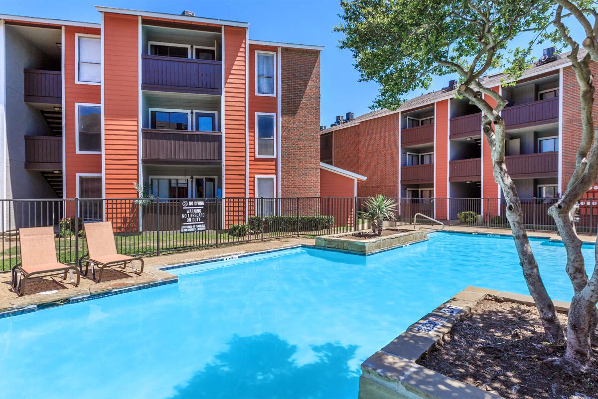 Sparkling Pool at Villa Vista Apartments in Dallas, TX
