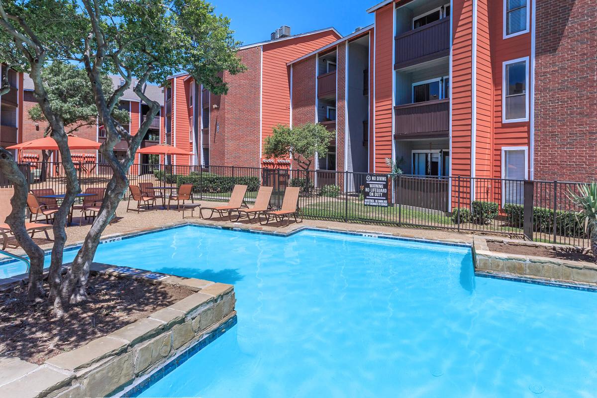 Architectural Pool at Villa Vista Apartments in Dallas, TX