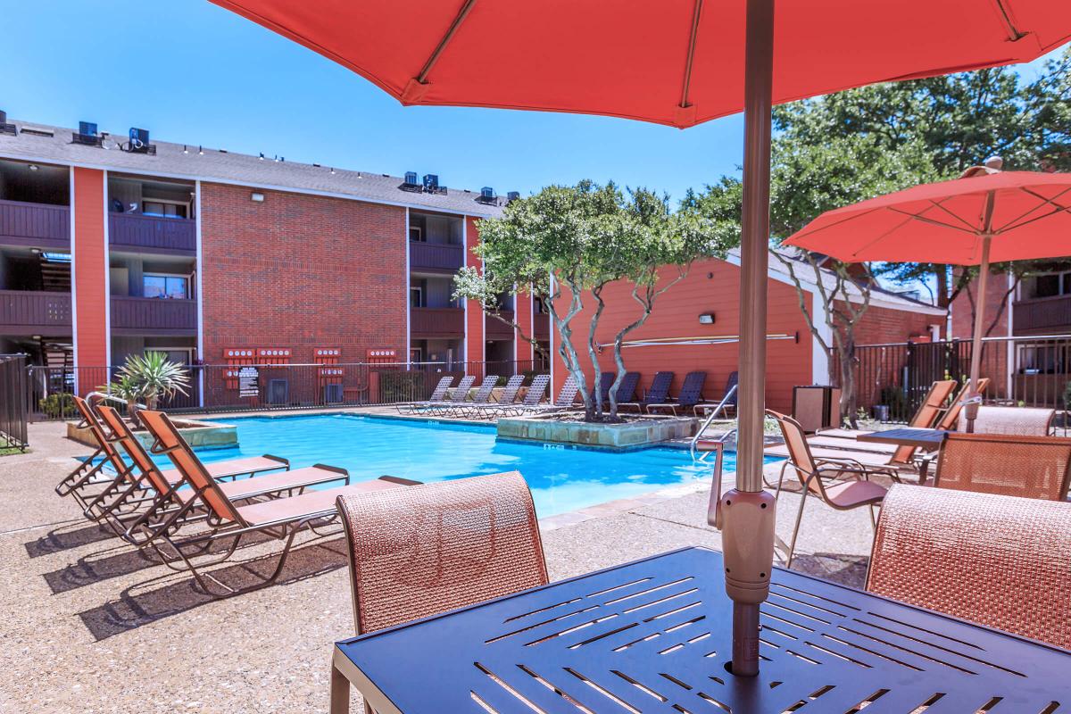 Poolside Lounge Area at Villa Vista Apartments in Dallas, TX