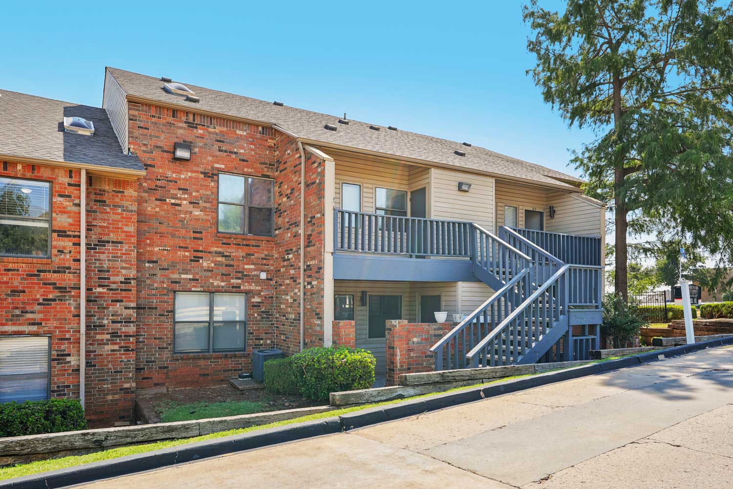 Exterior of Walnut Creek @ 122