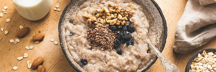Test Out This Tasty Slow Cooker Oat Porridge with Berries Cover Photo