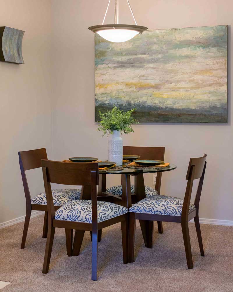 Dining Area at Windward Place Apartments in Alpharetta, GA
